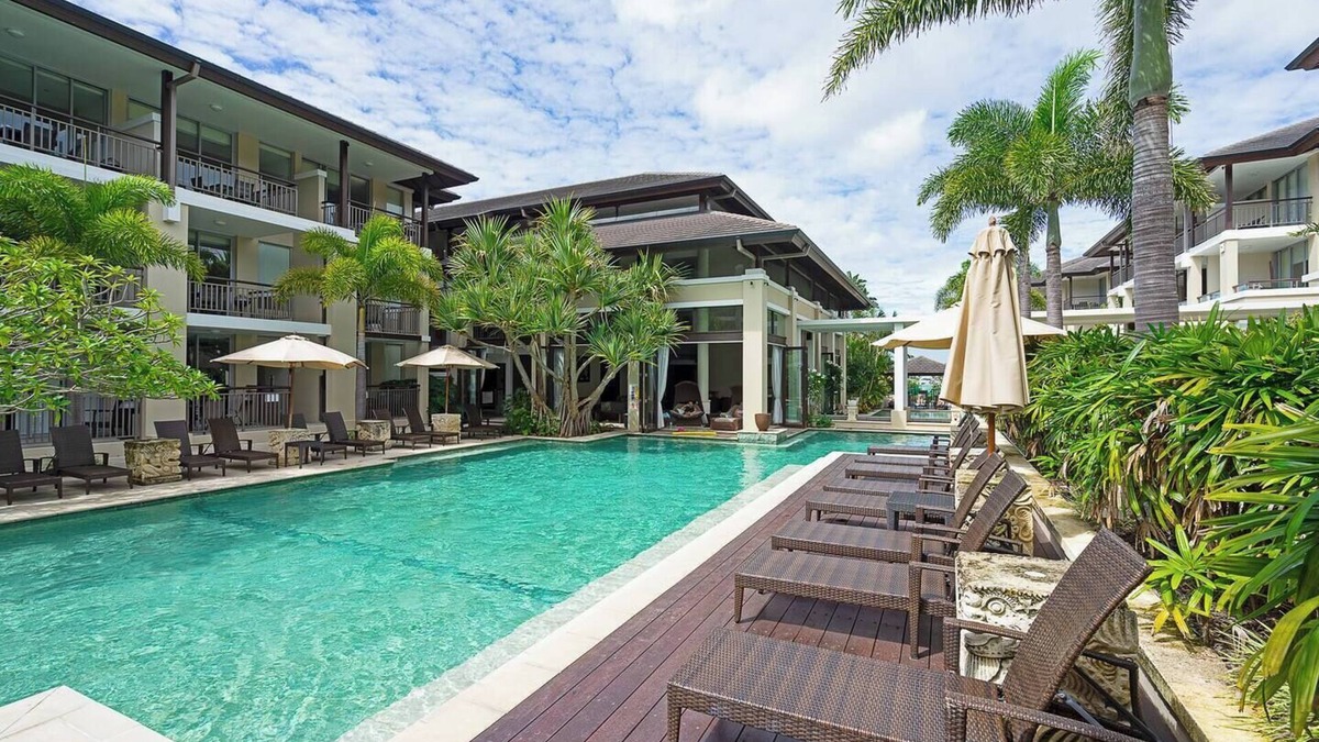 Casuarina Apartment | Luxury Resort Studio with Pool Footsteps to Beach