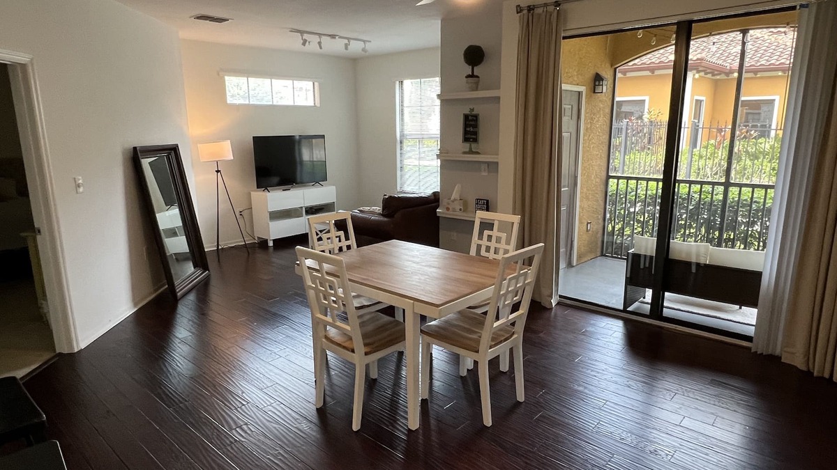 Sarasota Condo | Luxury resort-style 2 Br 2 Bath, pool, tennis court, parking, gym, fountain lake
