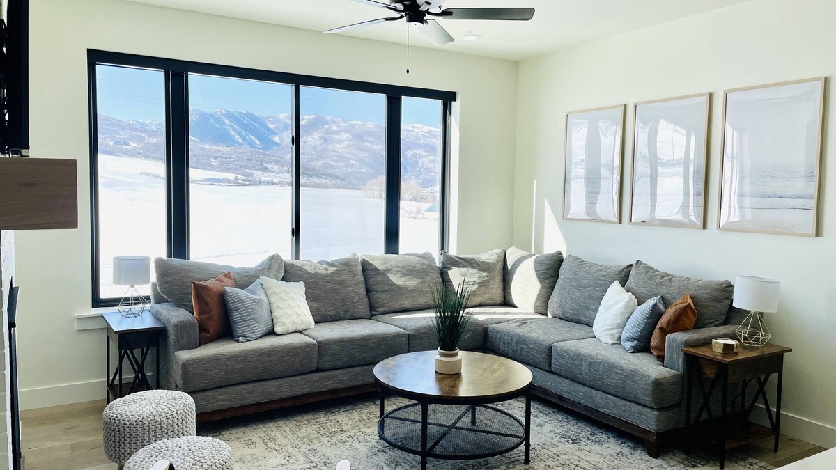 Ogden House | Luxury Retreat by Lake & Snowbasin Skiing
