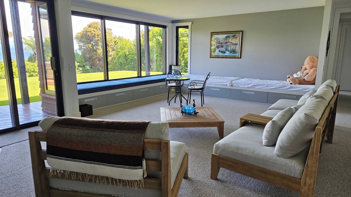 Acacia Bay Apartment | Luxury retreat for two beside the great lake