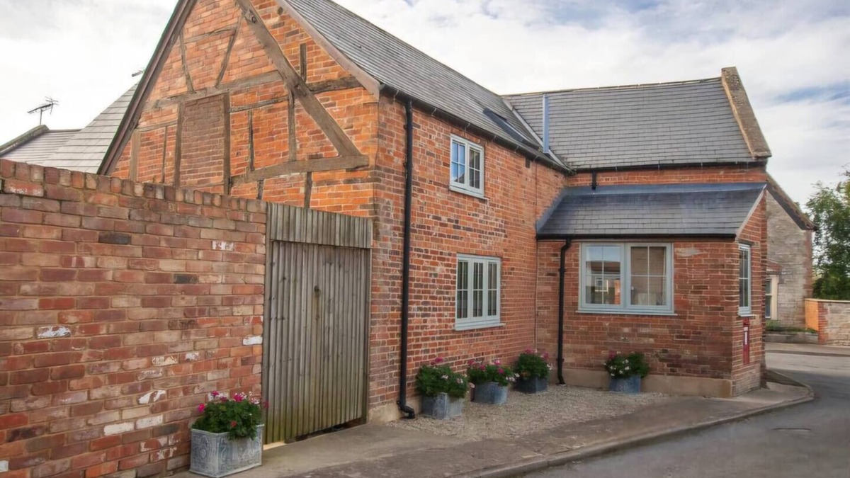 Chippenham House | Luxury Retreat nr Chippenham; Sleeps 12+Pets!