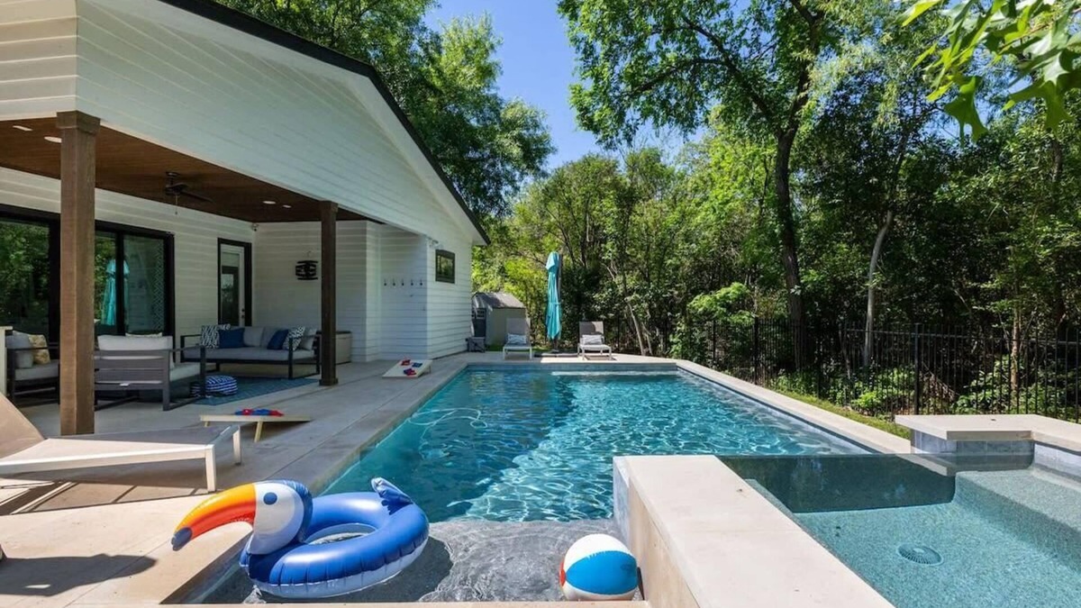Galindo House | Luxury Retreat - Pool & Spa | South Austin Oasis