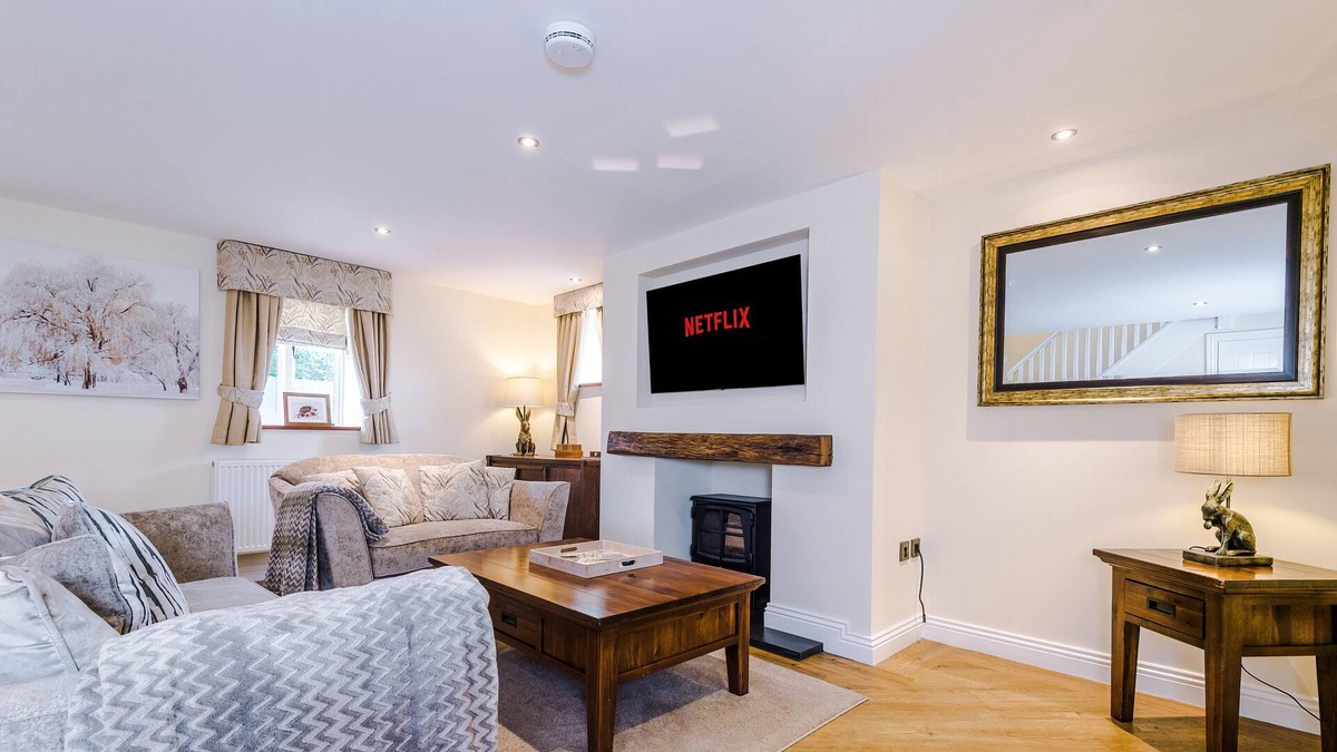 Beeston House | Luxury Retreat under Beeston Castle | 53 Degrees Property | Sleeps 2