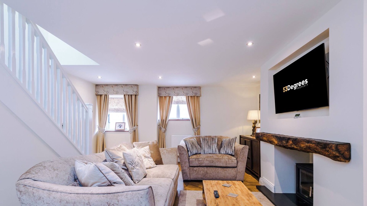 Beeston House | Luxury Retreat under Beeston Castle | 53 Degrees Property | Sleeps 2