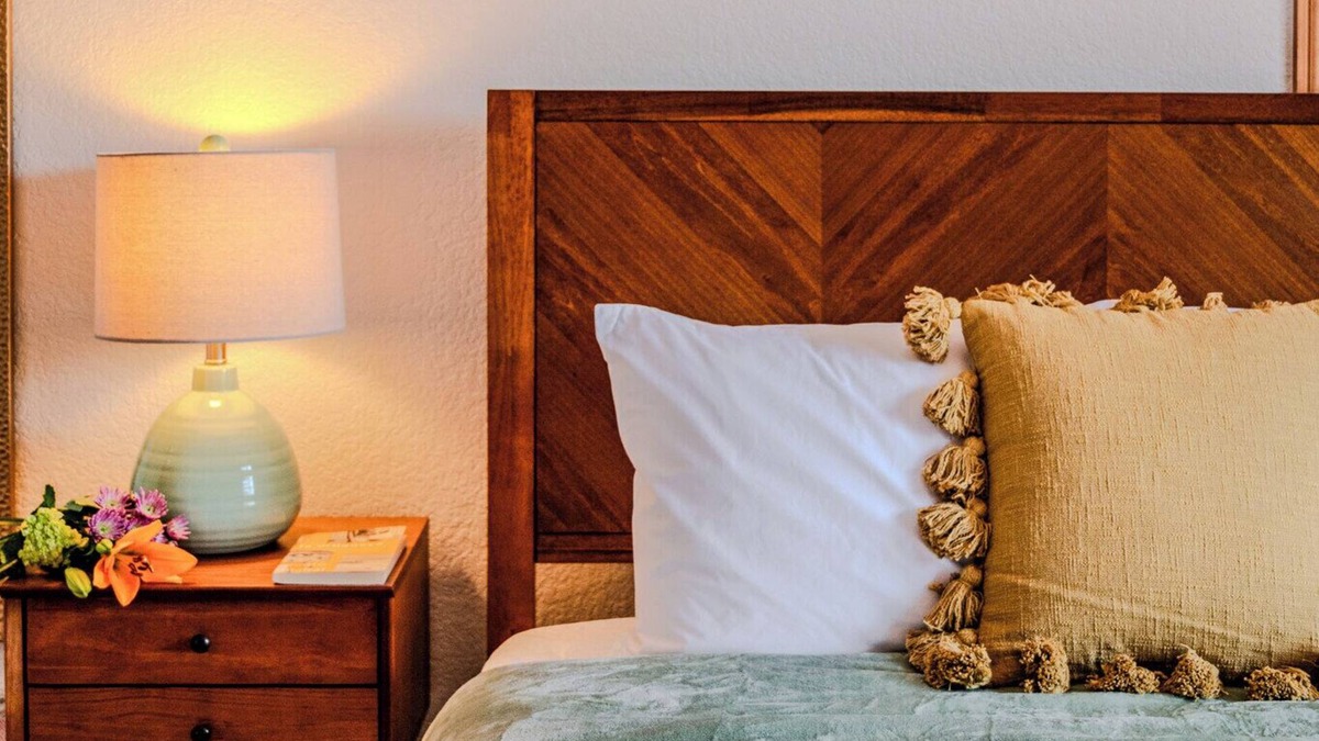 Lafayette House | Luxury Retreat w/Hot Tub, Home Theater & more. Kid & Pet Friendly!