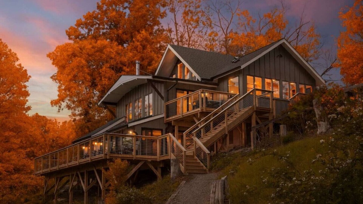 Fishers Hill Apartment | Luxury Retreat w/Hot Tub on Shenandoah River