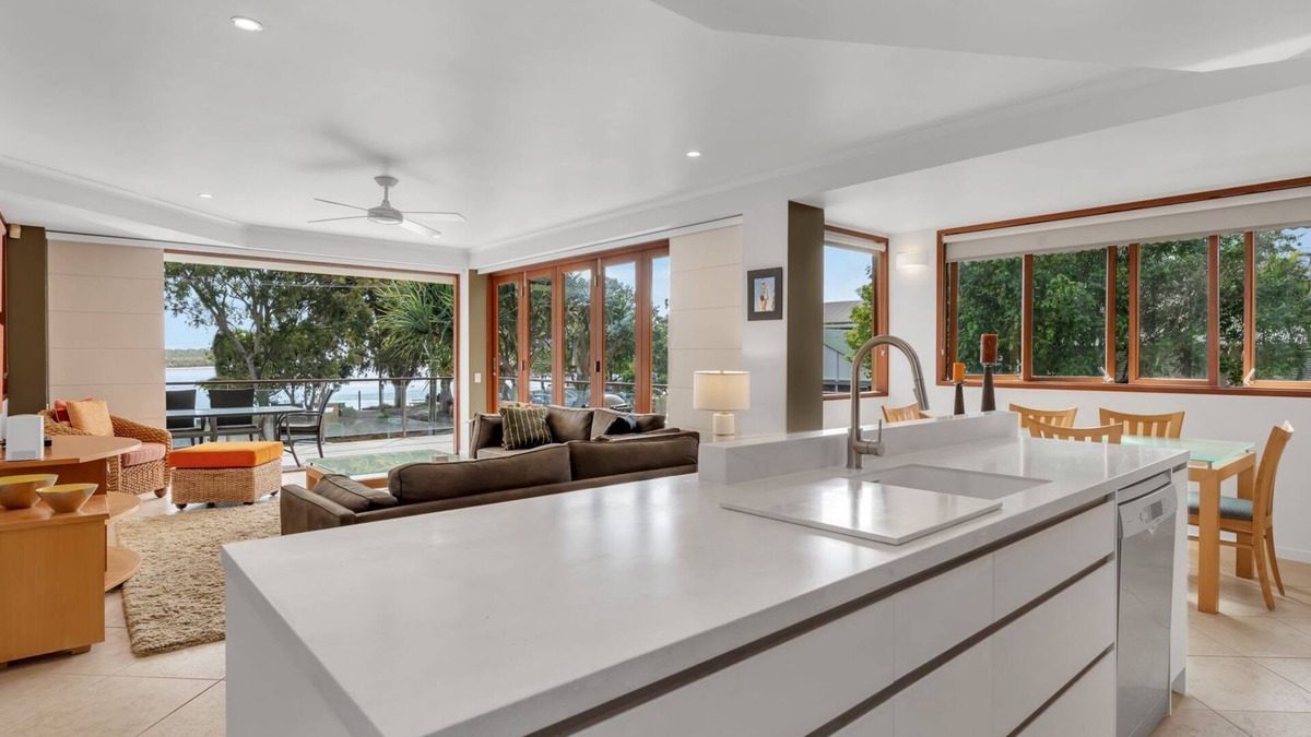 Noosaville Apartment | Luxury Riverfront Apartment