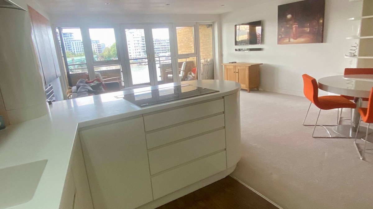 St. Mary's Park Apartment | Luxury riverside apartment in Battersea. Balcony/Private secure parking