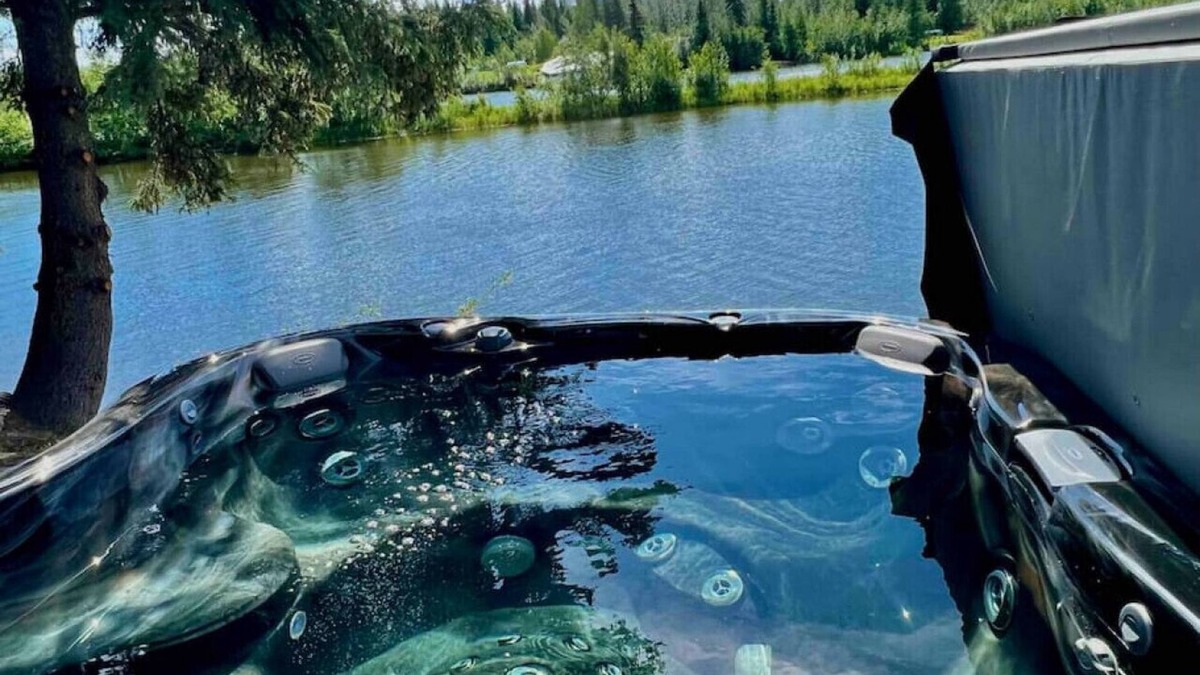 College House | Luxury Riverside Chena River House North Suite with Hot Tub