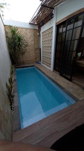 Gresik House | Luxury Room with Pool at Vila Raima