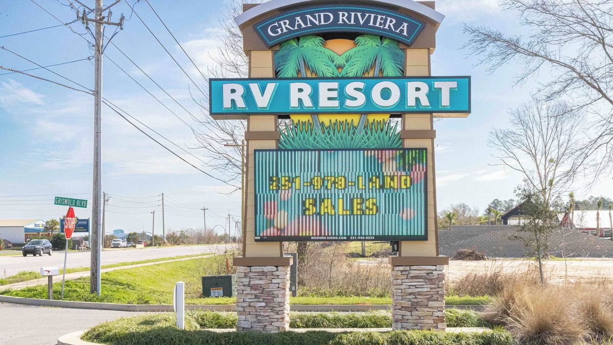 Foley RV Rental | Luxury RV Lot in Grand Riviera Resort in Foley, AL