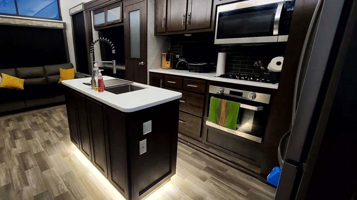 Eagle Pass House | Luxury RV with full kitchen sleeps family of 6 inside fenced property