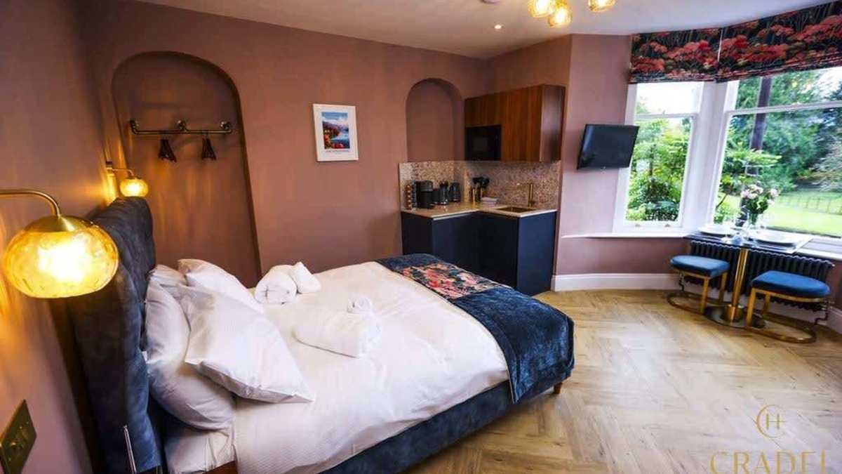 Bowness-on-Windermere Condo | Luxury Studio for Couples | Pet-Friendly & Parking
