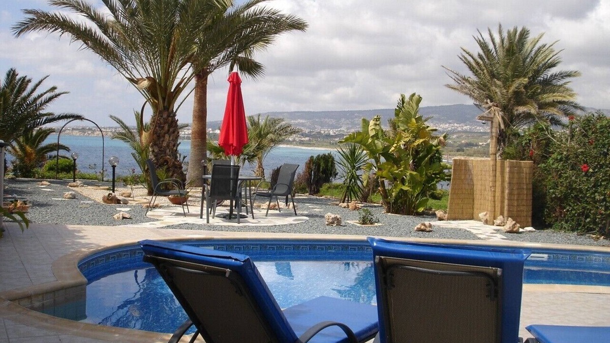 Kissonerga Villa | Luxury Sea front 3 bedroom villa, Private Pool Sat TV & Wi-Fi