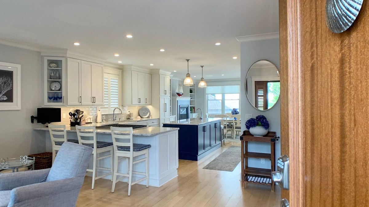 Easton's Point House | Luxury Sea Lodge with Ocean Views - Walk to Easton's Beach