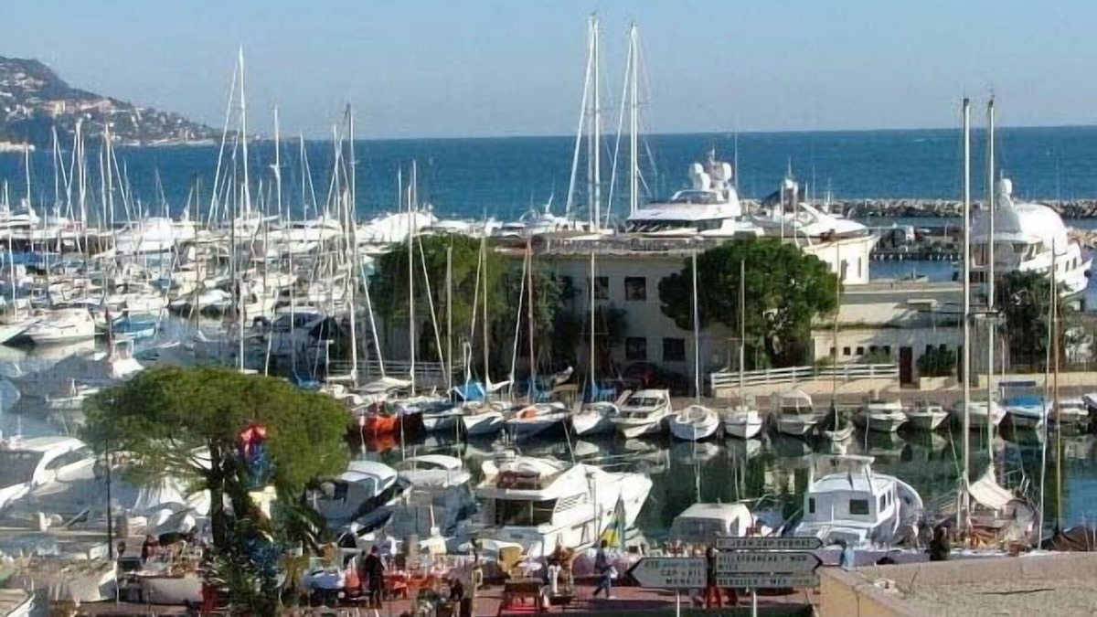 Beaulieu-sur-Mer Apartment | Luxury sea side apartment in the fashionable resort of Beaulieu-sur-Mer