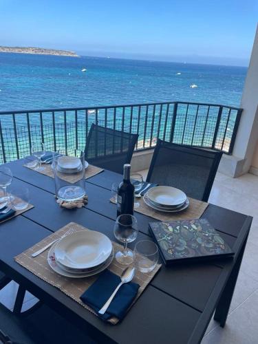 Għadira Apartment | Luxury Seafront Apartment with Panoramic Views- Ghadira, Mellieha Bay