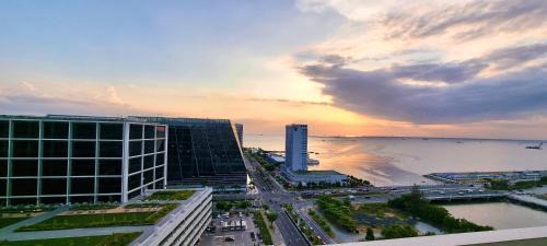 Barangay 76 Apartment | Luxury Seaside Sunset View at SM Mall of Asia with free parking