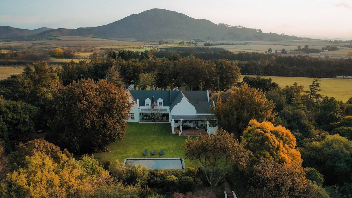 Koelenhof Other | Luxury, self-catering Manor with 6 bedrooms, views of mountains & vineyards