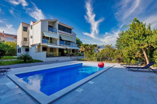 Kastel Stafilic House | Luxury Semi-Detached House with a Pool near the Sea