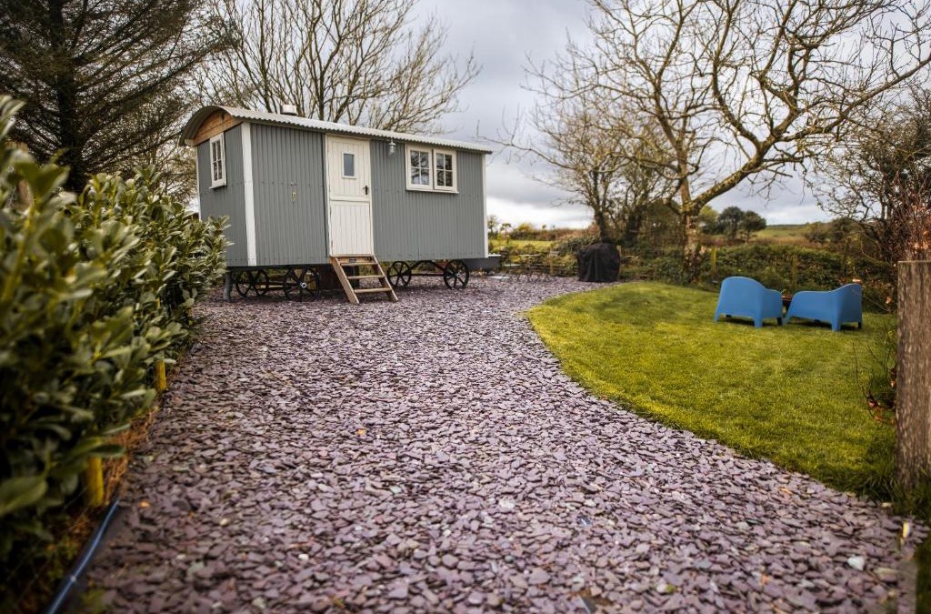 Mabe Other | Luxury Shepherd's Hut on Meadow with Outdoor Bath in Mid Cornwall