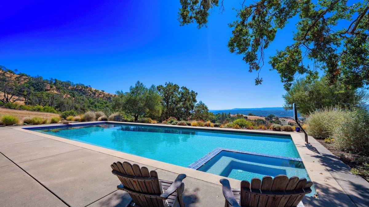 Geyserville House | Luxury Sonoma Hilltop Estate with Pool and Views