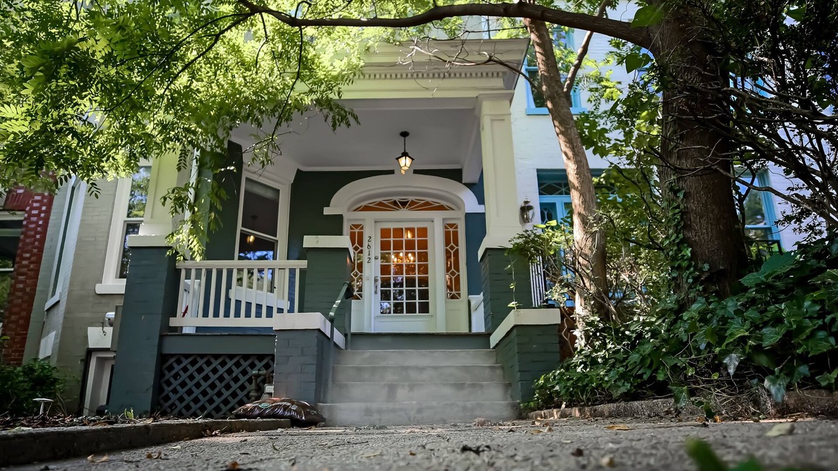 Woodley Park Bed & Breakfast | "Luxury spacious charming DC row house + parking"
