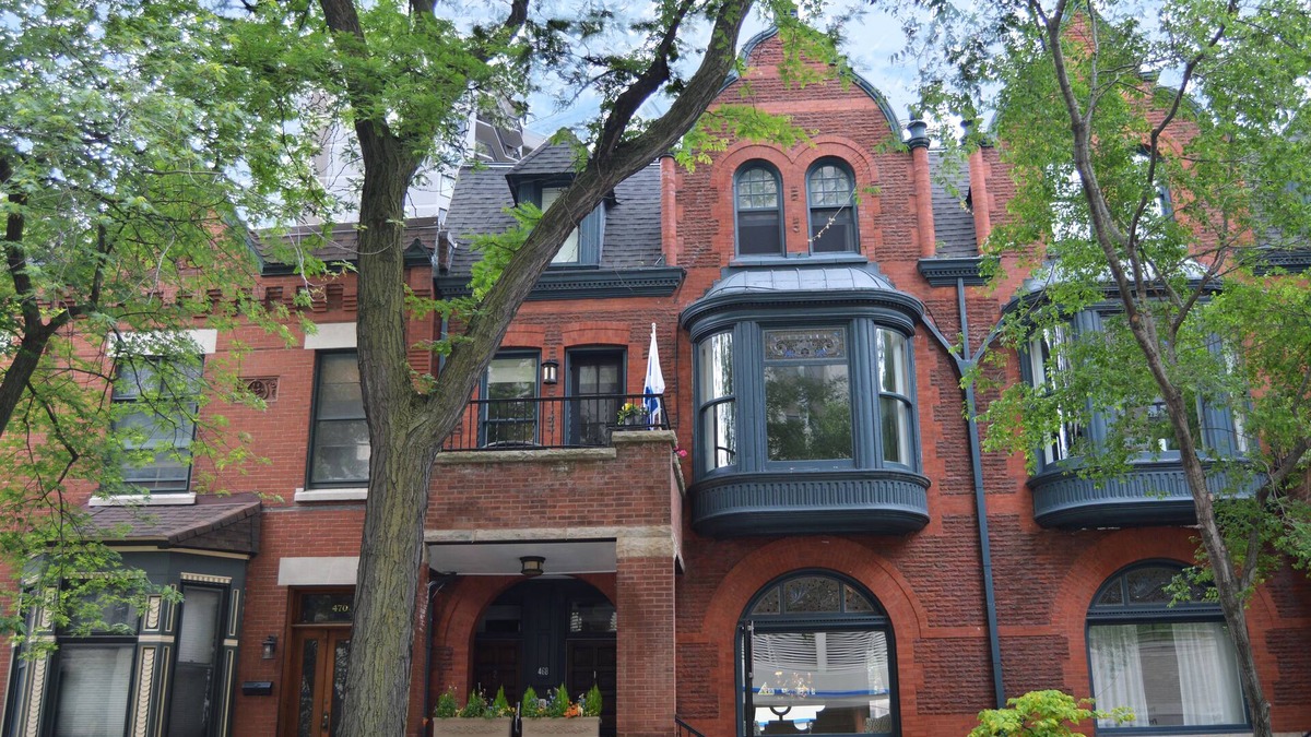 Park West Condo | Luxury, spacious first floor brownstone in east Lincoln Park