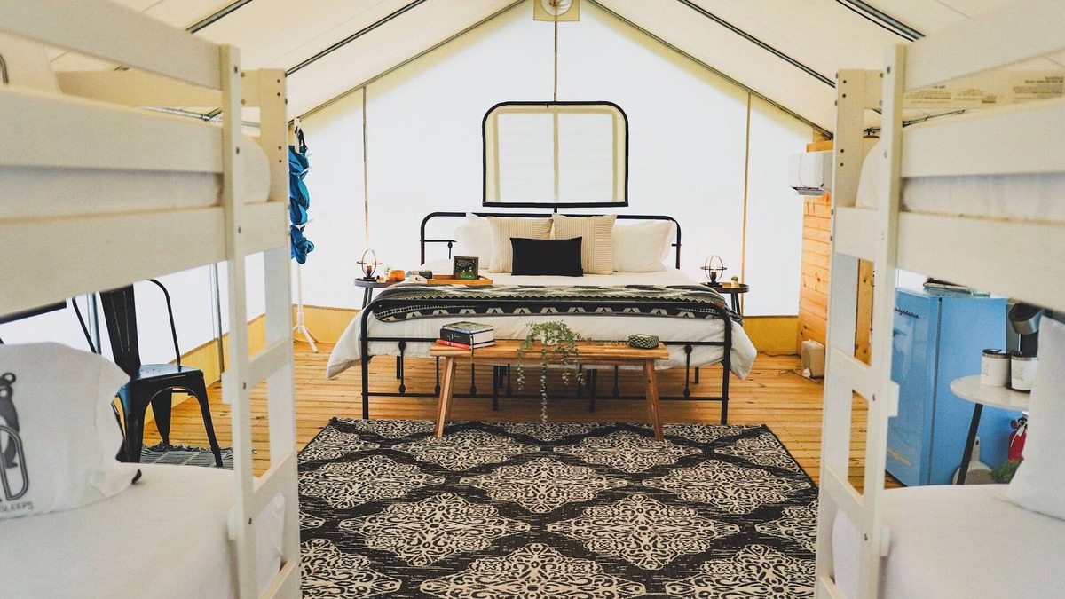 Delta RV Rental | Luxury Spacious Glamping, Lake View, Grill, Pool, Pet Friendly, Swim