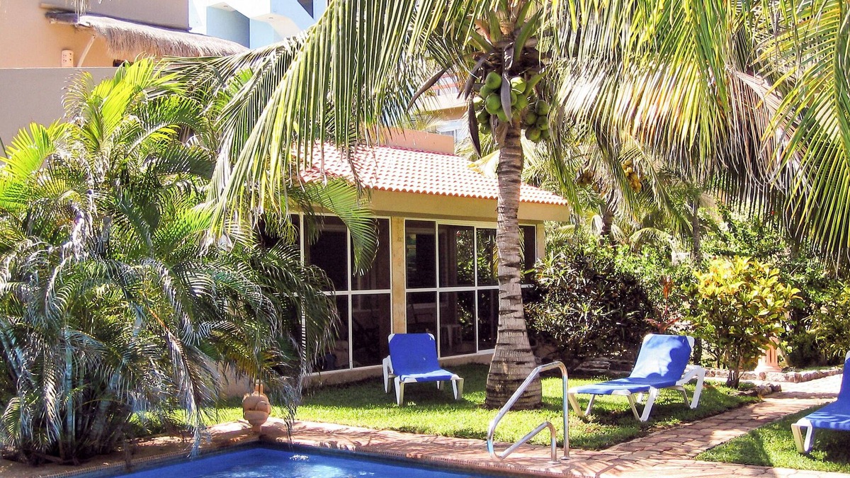 Akumal Villa | Luxury Spacious Poolside Villa, 30 steps to Beach!
