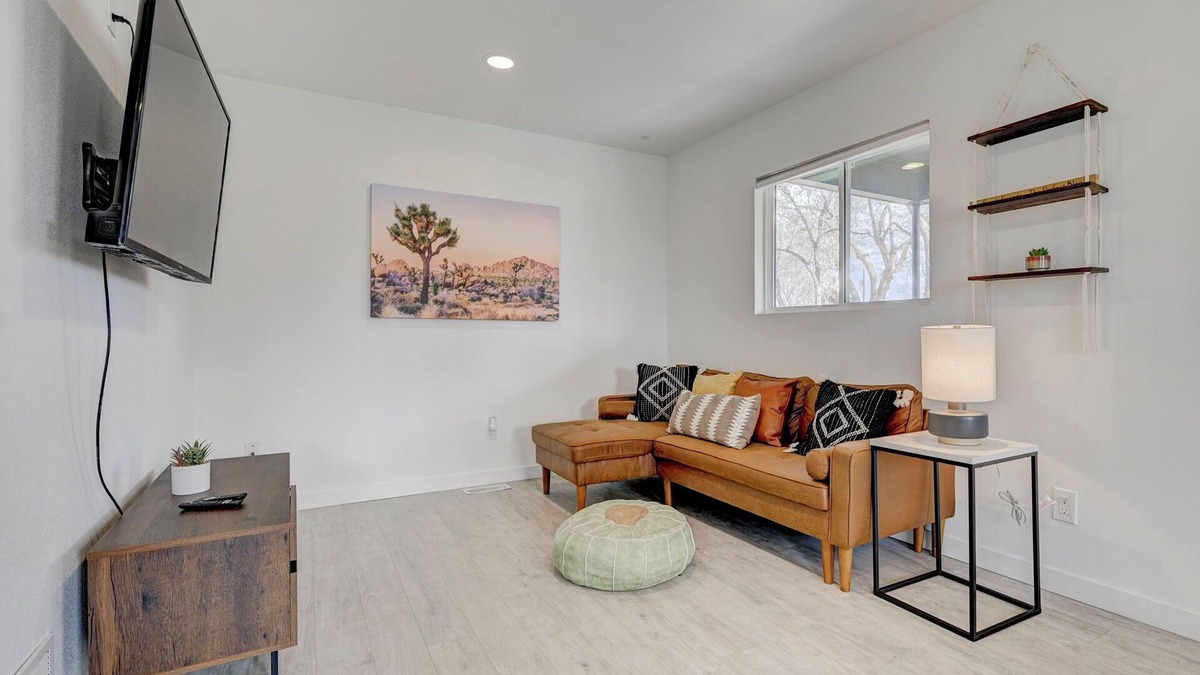 Pueblo House | Luxury & Spacious w Huge Garage