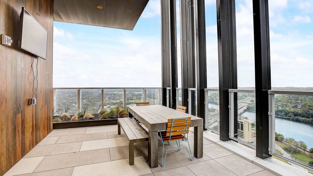 Rainey Street Historic District Condo | Luxury Stay on Rainey St