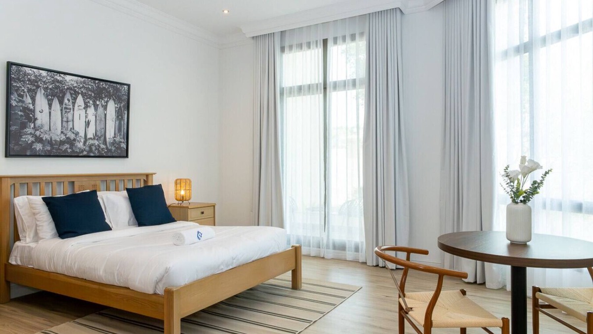 Jumeira 3 Bed & Breakfast | Luxury Stay: Panoramic Sunset Views