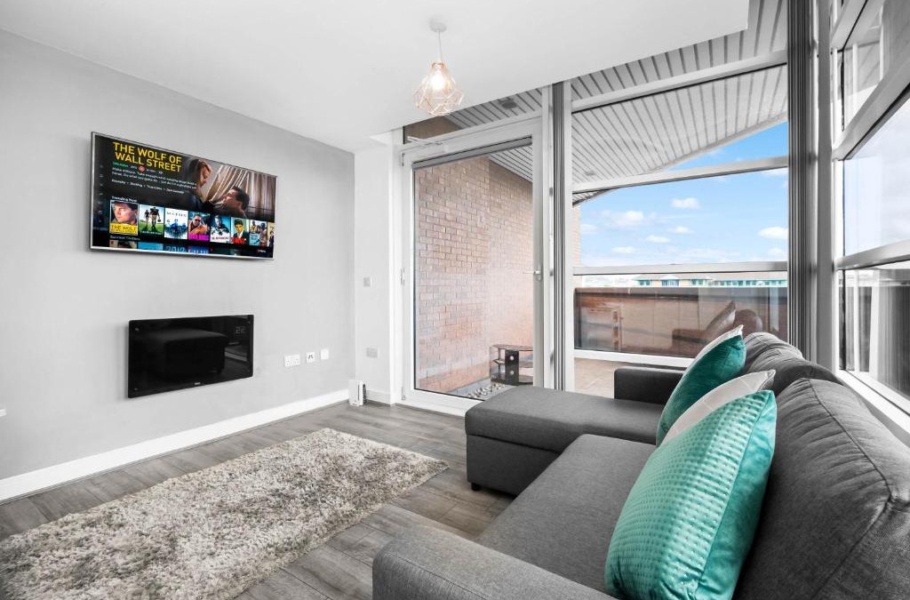 Brierley Hill Apartment | Luxury stay with scenic views
