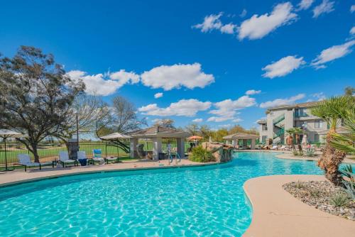 Kierland Apartment | Luxury Stay with Workspace & Private Pool N268