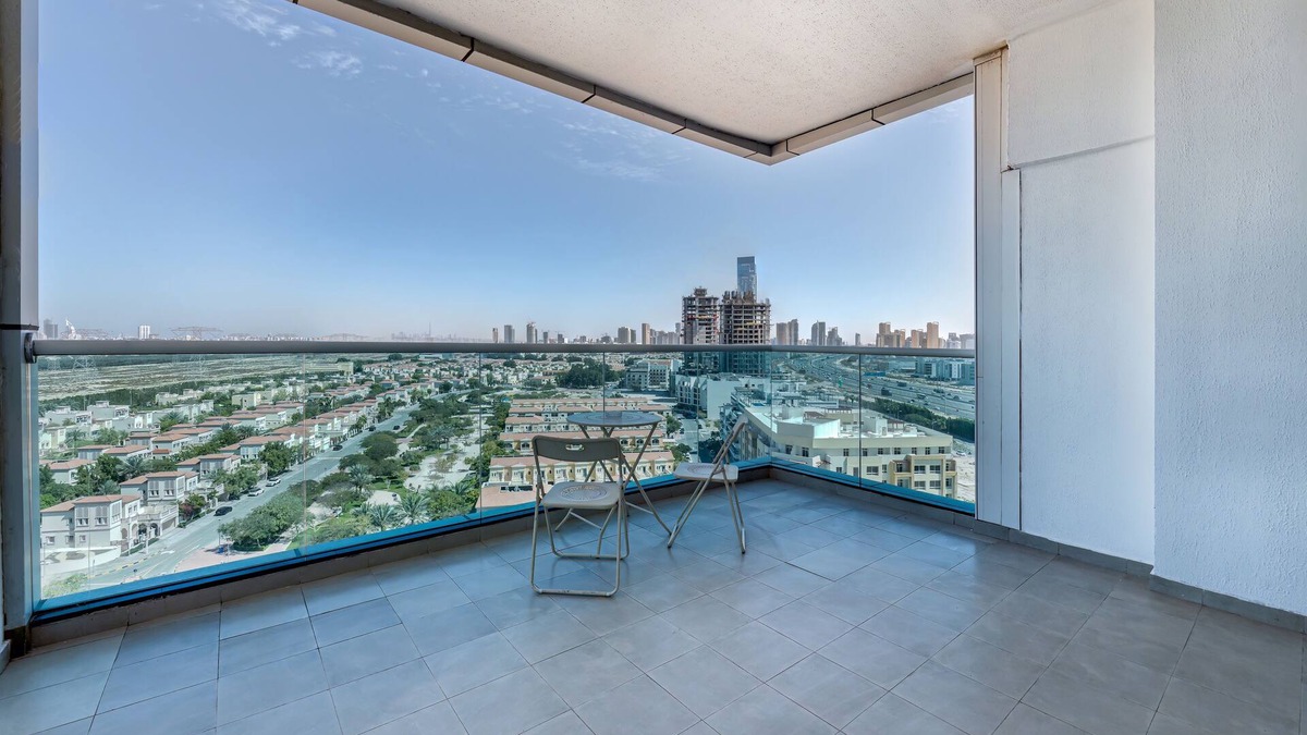 Jumeirah Village Triangle Apartment | Luxury StayCation - Al Jawhara Tower Studio Apt in the Heart of Dubai