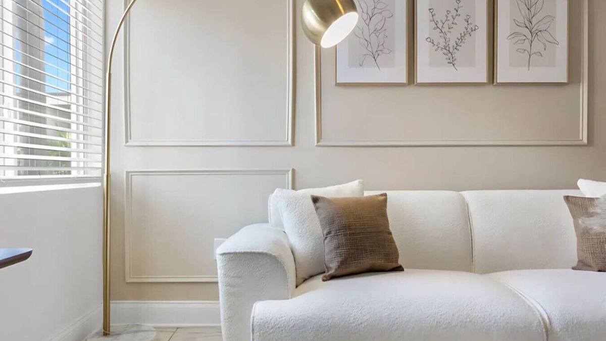 New Suburb Beautiful Apartment | Luxury steps from Bayshore/Pool,Gym,FREE parking