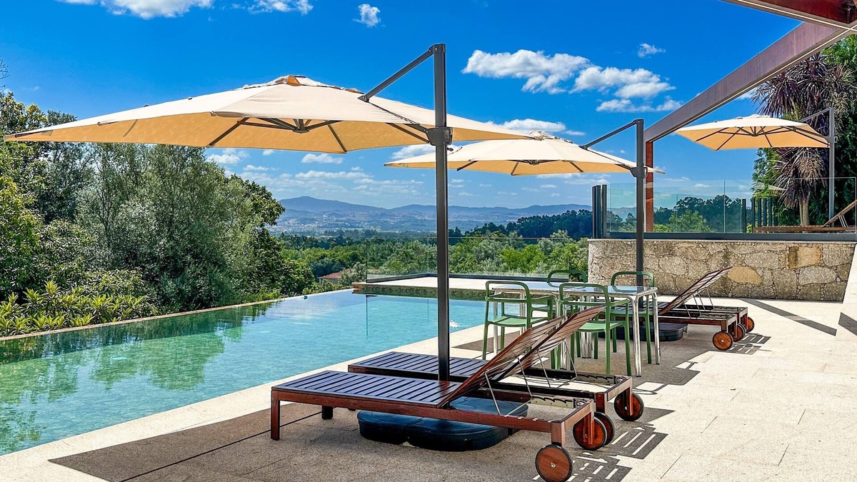 Turiz Villa | Luxury stone villa set in the hills above Vila Verde offering spectacular views