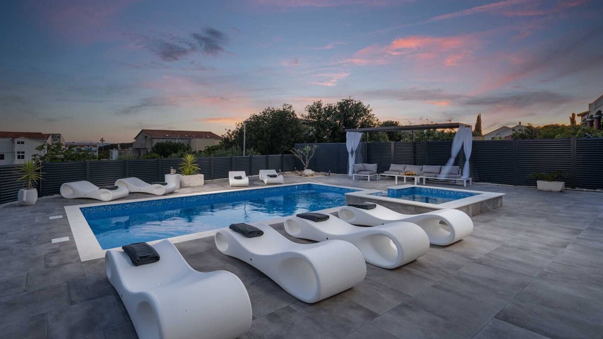 Sucuraj Villa | Luxury stone Villa Tonka with heated swimming pool and jacuzzi