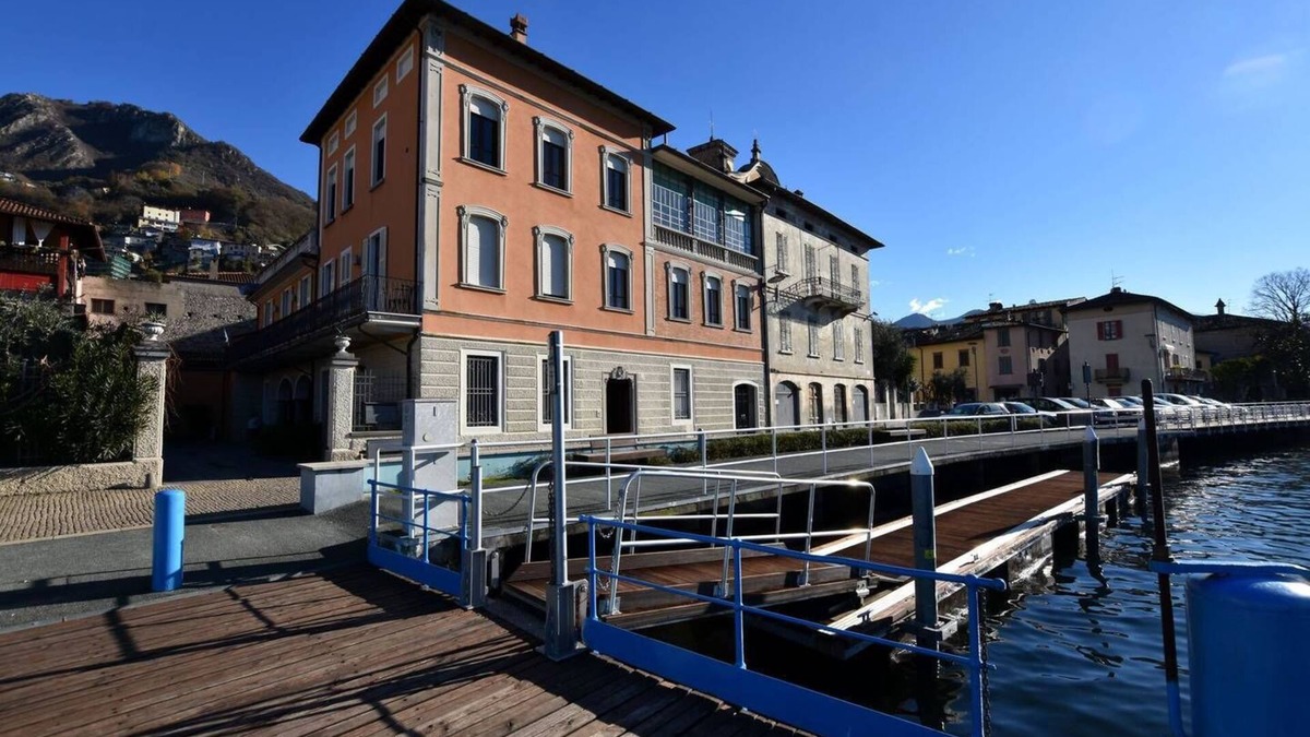 Marone House | LUXURY STRUCTURE ON THE SHORE AT THE LAKE MARONE
