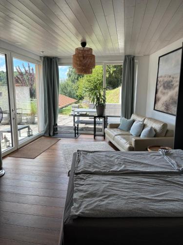Mettauertal Apartment | Luxury Studio, Hillside View in Mettau,