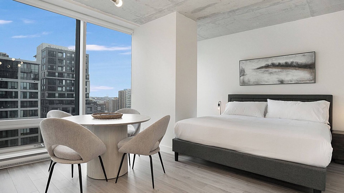 Milton Park Apartment | Luxury Studio in Heart of MTL 904 | Metro access