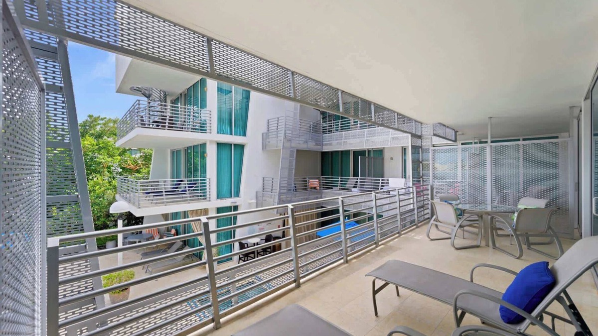 South Beach Condo | Luxury Suite - 3 Min Walk to Miami Beach