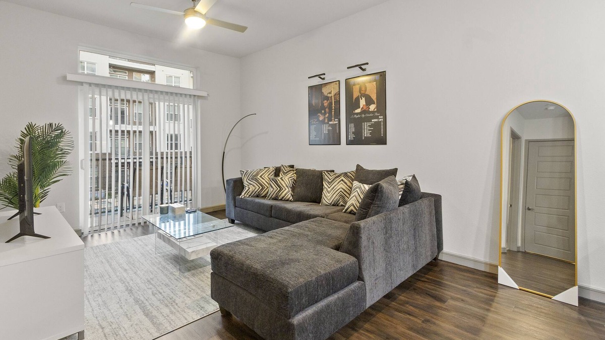 Central Business District Apartment | Luxury Suite in Downtown Houston