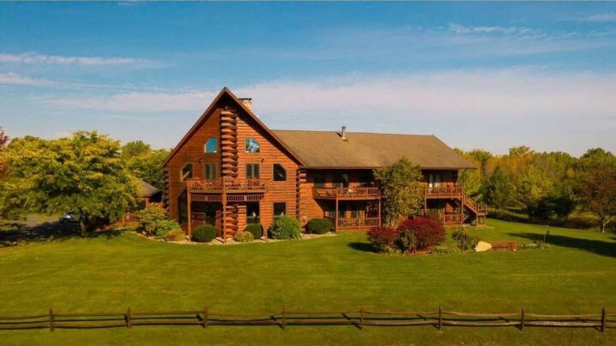 Point Au Roche Cabin | Luxury Suite in Famous Lodge - Jacuzzi + Lake Champlain