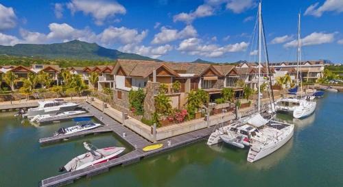 Black River Apartment | Luxury Suite La Balise Marina