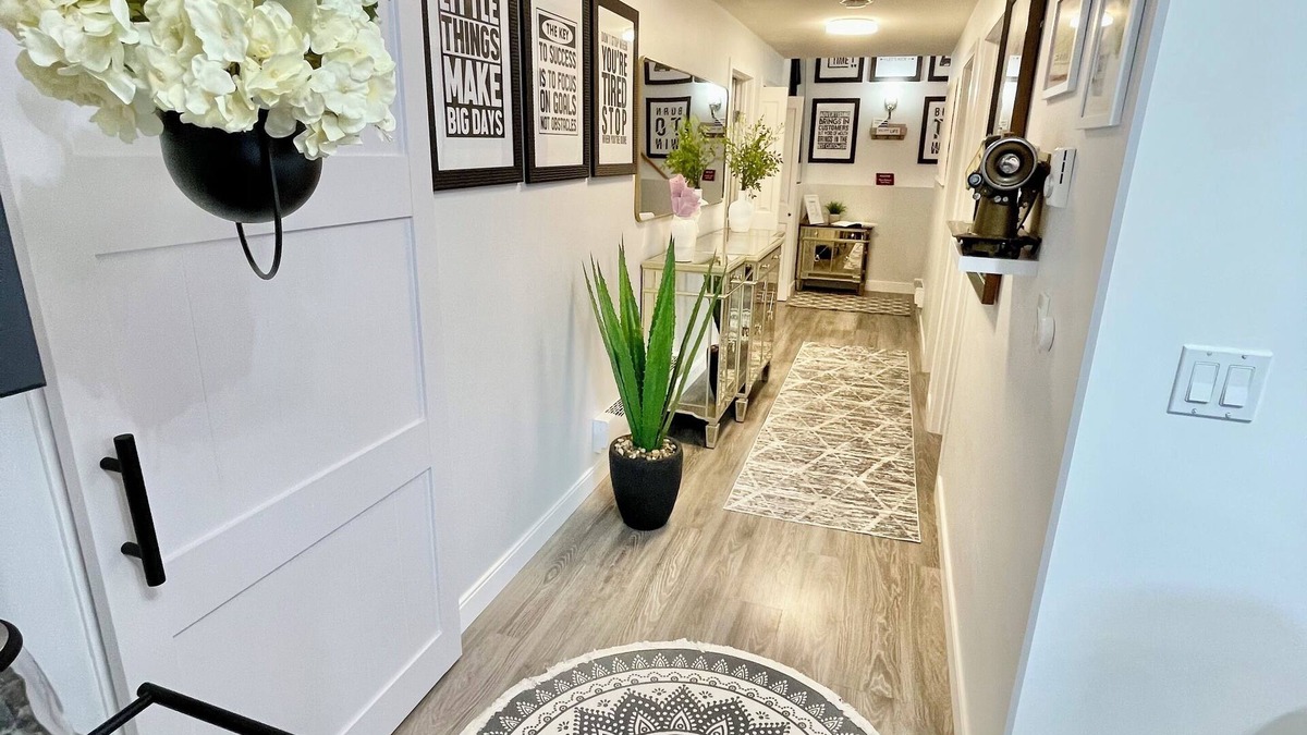 Saskatoon Apartment | Luxury Suite-Unique Quotes Space