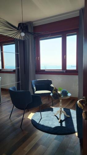 Roiano-Gretta-Barcola-Cologna-Scorcola Apartment | Luxury Sunset View