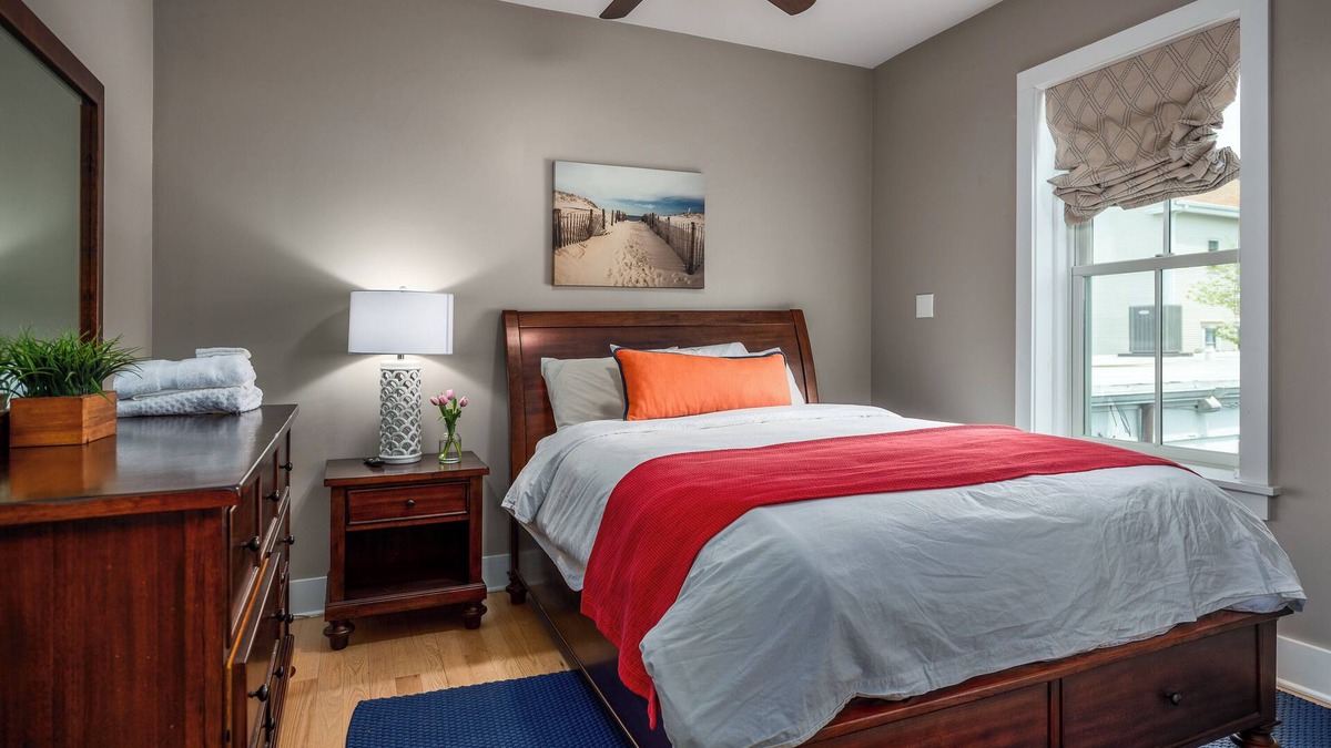 Yachting Village Apartment | Luxury Thames St 3BR w/Parking