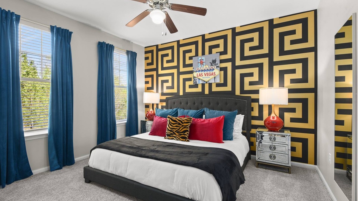 Oxford House | Luxury Themed Home! 5 Luxe K Suites+Shuttle!